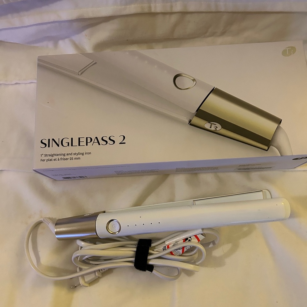 T3 White and Silver Styling Tool